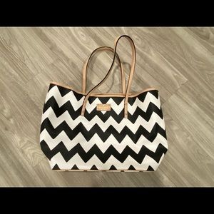 Kate Spade Large Tote. Almost new. Seldom used.